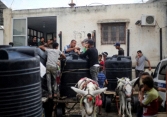 Cách người đàn ông và con lừa giúp người dân Gaza khỏi chết khát giữa vòng vây của quân đội Israel