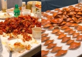 Đi ăn buffet, nhóm thanh niên 'xử hết' 300 con cua, 80 bát chè và hơn thế nữa, 'chiến tích' trên bàn khiến chủ nhà hàng choáng váng