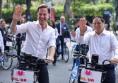 Chân dung Thủ tướng Hà Lan Mark Rutte: Thích đi xe đạp, vẫn đi dạy vào thứ Năm hàng tuần
