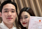 Trung vệ điển trai nhất U23 Việt Nam khoe giấy đăng ký kết hôn với vợ làm ngân hàng