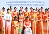 Người mẫu đặc biệt trình diễn bộ sưu tập áo dài mới của NTK Vũ Thảo Giang