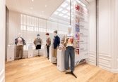 Cửa hàng UNIQLO Hoàn Kiếm trở thành địa điểm yêu thích mới của khách du lịch và người dân Thủ đô