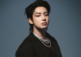 Trang phê bình âm nhạc lớn nhất Hàn Quốc gây tranh cãi vì chê album Jung Kook nhưng chấm cao bài hát “chất lượng thấp”?