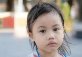 Có 1 kiểu gia đình hủy hoại đứa trẻ còn hơn cả nghèo đói: Càng để lâu cuộc đời con càng trượt dốc không phanh