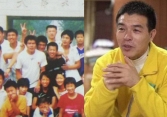Bị gọi là 'kẻ ngốc' suốt 29 năm vì 'làm bố của những cục nợ', người đàn ông vẫn hăng say viết lại cuộc đời cho 276 đứa trẻ