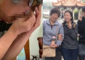 Được bố dượng nói tặng cho ngôi nhà, người phụ nữ bị tòa phán trắng tay, con trai riêng 23 năm không liên lạc lại được hưởng