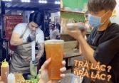 Nhìn cảnh làm trà chanh giã tay, đã từng có một món nước uống cũng “cực” không kém nhưng lại siêu hot tại TP.HCM