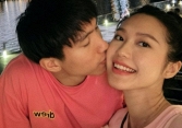 Doãn Hải My được Đoàn Văn Hậu hôn má ở Singapore, lộ thêm bằng chứng có tin vui chỉ qua một món đồ hiệu