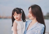 Hoa hậu Đặng Thu Thảo cùng con làm 1 hoạt động: Vừa thu được sản phẩm lung linh vừa có lợi ích giúp trẻ phát triển trí não 