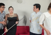 Ái ngại cảnh con dâu ngồi nghe bố chồng bị mắng