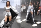 Hoa hậu Ngọc Châu mặc áo choàng quét đất, catwalk đầy quyền lực trong show 'Cảm hứng Việt Nam'