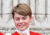 Lý do quan trọng khiến George phải tách biệt với William và Kate trong mỗi dịp gia đình đi cùng nhau, quy tắc an toàn bắt buộc tuân thủ