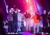 Maroon 5 nức nở khen Phú Quốc đẹp, hứa hẹn sẽ quay trở lại Việt Nam một lần nữa