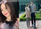 Đoàn Văn Hậu chấn thương phải đeo nẹp chân vẫn tung tăng khắp nơi cùng Doãn Hải My, lộ thái độ cực kì 'nể vợ'