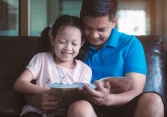 Những đứa trẻ được nuôi dưỡng bởi 2 kiểu cha mẹ này sẽ có cuộc sống khác biệt sau 18 năm: Một đằng tươi sáng, một đằng tối tăm