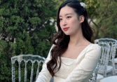Đỗ Mỹ Linh xuất hiện với sắc vóc đầy đặn, vẫn được khen 'gái một con trông mòn con mắt'