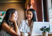 Nhìn bạn thân thành đạt, lái xe ô tô sang đi giao hàng mà tôi nể phục