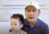 Bằng Kiều làm vlog, khoe con trai đáng yêu với vợ kém 17 tuổi