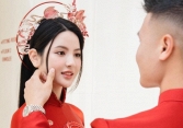 Quang Hải nựng má, nắm tay tình cảm với Chu Thanh Huyền khi thử áo dài ăn hỏi