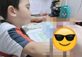 Bà mẹ chia sẻ ảnh con học bài, nhìn thứ đính kèm trên tay của chị, ai nấy cười muốn tắc thở: Đồng cảm quá!
