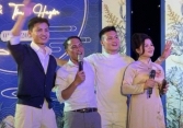 Khoảnh khắc bố mẹ Quang Hải xả vai bố mẹ chồng, hát song ca tưng bừng khi đón được con dâu mới