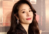 Bức ảnh bế con gái khiến Lâm Tâm Như gặp sóng gió: Là đang quan tâm, bảo vệ con hay chỉ làm màu khoe giàu có?