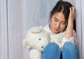 Khi em dẫn bạn trai về ra mắt, mẹ than thở: 'Con rể kém mẹ vợ có 5 tuổi, làm sao tôi xưng mẹ được đây!'