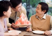 Mỗi lần nghe thấy giọng bố chồng là tôi biết ngay tâm trạng của ông đang bất ổn