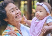 Nỗi niềm của những người ông bà bị chỉ trích không chăm cháu giúp là không thương con cháu: Đừng bắt chúng tôi phải 'làm cha mẹ lần 2'