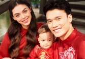 Bùi Tiến Dũng hoá người mẫu diện áo dài chụp ảnh tết cùng vợ mẫu tây và con trai