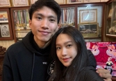 Năm đầu ăn tết nhà chồng của Doãn Hải My, cùng Đoàn Văn Hậu xem táo quân chuẩn bị đón giao thừa