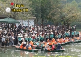 Tràng An (Ninh Bình) đông kín du khách trong ngày mùng 3 Tết, nhiều người định đi nhưng nhìn cảnh này lại 'rén'