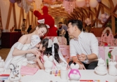 Nhã Phương đăng khoảnh khắc ngọt bên gia đình, lần hiếm hoi để lộ dung mạo con trai