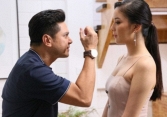 Tôi đi họp lớp về, chồng đưa cho xem hình ảnh trong điện thoại rồi ném quần áo đuổi ra khỏi nhà