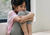 Cha mẹ càng bất tài, càng thích giả vờ “hào phóng” trong 3 việc, vừa hại con vừa hại mình