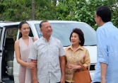 Nghe bố mẹ chồng bàn chuyện cưới hỏi của em chồng mà tôi rớm nước mắt tủi thân
