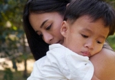 Vợ chồng anh tôi lấy nhau 10 năm chưa có con, thế mà ngày về thăm quê chị dâu dắt theo đứa nhỏ 3 tuổi