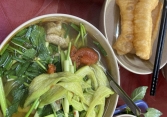 Lại có cô gái bức xúc vì ăn bún bị 'chửi sấp mặt', dân mạng ngán ngẩm: Dường như có những người thích bị 'ngược đãi' trong chuyện ăn uống!