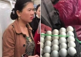 Người phụ nữ bán trứng kể lại giây phút hoảng hốt khi phát hiện bọc tiền tỷ trong xe: 'Tôi sợ hãi và suýt ngất'