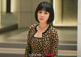 Vì sao 'bà cô điên' trong Queen Of Tears lại được netizen đánh giá là người tỉnh táo nhất nhà tài phiệt? 