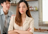 Trở về nhà sau 1 tuần đi công tác, vừa bật điện lên, tôi đã tức phát điên và muốn bỏ về nhà ngoại