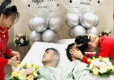 Chú rể ở Lạng Sơn nhập viện nguy kịch, cô dâu mắt đỏ hoe trao nhẫn cưới khiến y bác sĩ rớt nước mắt