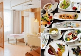 Đi đẻ sướng như thế sao? Rich mom Sài thành khoe “cơm cữ” và phòng nghỉ sau sinh sang xịn như resort 5 sao khiến dân tình choáng ngợp