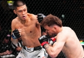 Võ sĩ gốc Việt ra mắt tại giải MMA lớn nhất hành tinh, được trao phần thưởng trị giá 1,2 tỷ 