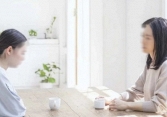 Biết tôi gặp khó khăn, em dâu đem 50 triệu đến biếu, em nhắc lại chuyện xưa khiến tôi ngỡ ngàng