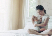 Mới sinh con mà tôi phải ăn mì tôm cho qua cơn đói, mất sữa, con khóc thì bị chồng mắng một câu đau điếng