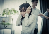 Giáo sư nói: Khảo sát các gia đình có con dễ rơi vào khủng hoảng, cha mẹ làm 3 ngành này đứng đầu: Không ai có thể ngờ được 