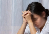 Gửi tiền cho mẹ đẻ suốt 10 năm, khi lấy lại, tôi sụp đổ trước câu trả lời trong nước mắt của bà
