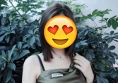 Con gái nam ca sĩ nổi tiếng trổ mã, gợi cảm ở tuổi 18, được mẹ kế nuôi dạy khéo đến nỗi mẹ ruột ghen tỵ, lên báo tố cáo