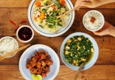 Đũa dùng sai cách sẽ thành 'ổ vi khuẩn' huỷ hoại sức khoẻ, từ loét dạ dày, bệnh gan đến ung thư đều có thể 'gõ cửa'